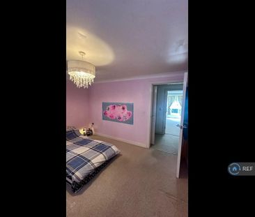 1 bedroom in a house share to rent - Photo 2