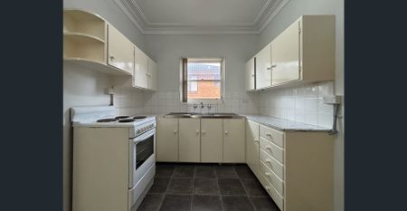 Two Bedroom Apartment In Convenient Location - Photo 3