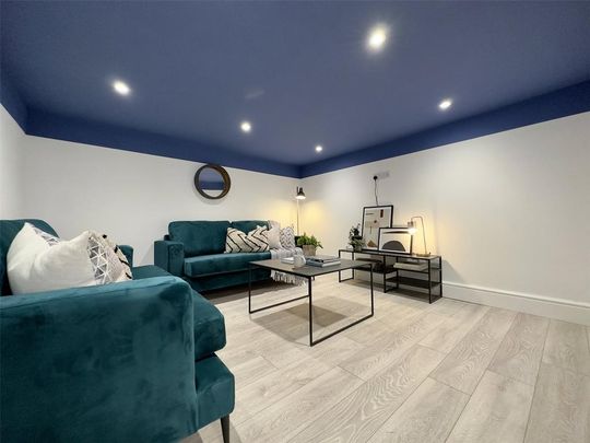 1 bedroom in a house share to rent - Photo 1