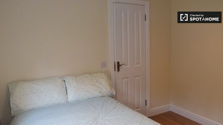 Modern 1-bedroom house for rent in Clonee, Dublin - Photo 3