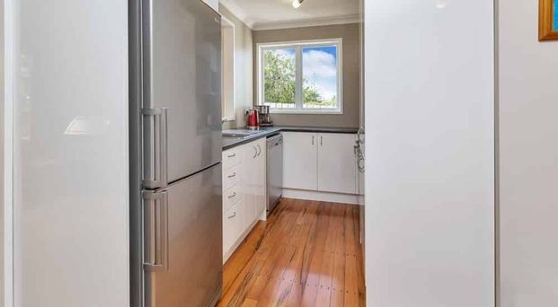 Tidy 3 bedroom home in best location in OTP. - Photo 1