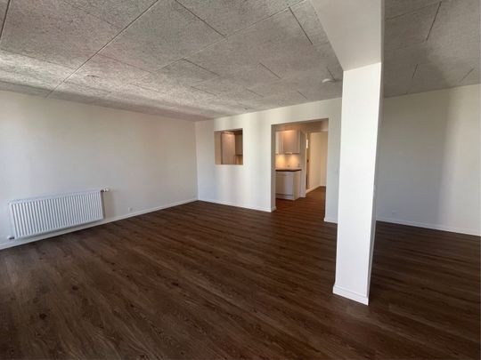 Nyopført med egen p-plads i kælder og elevator direkte til lejligheden - Photo 1