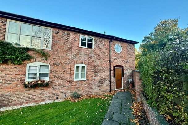 Winsford, Darnhall - Photo 1