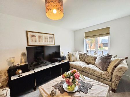 3 bedroom semi-detached house to rent - Photo 4