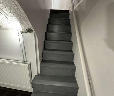 The Combs, Thornhill, Dewsbury, West Yorkshire, WF12 - Photo 6