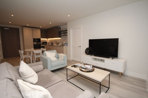 2 Bed Flat, Cairncross House, SE3 - Photo 1