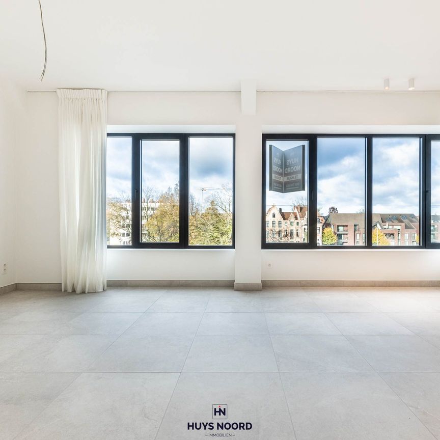 Modern drie-slaapkamerappartement met panoramisch uitzicht, direct instapklaar - Foto 1