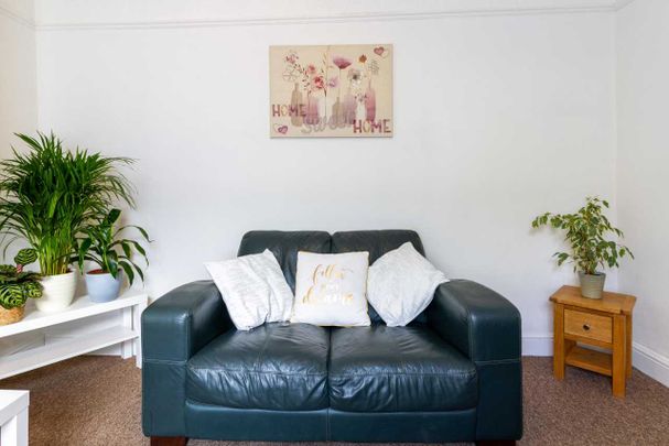 Room 2 - Photo 1