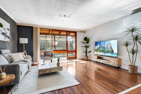 STYLISH DOUBLE STORY FULLY FURNISHED APARTMENT CLOSE TO EVERYTHING!! - Photo 4