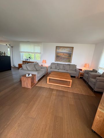 Möblierte 2.5-Zimmer-Wohnung mit Aussicht auf Zürichsee im Kreis 7 - Photo 3