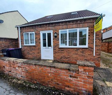 2 bedroom detached bungalow to rent - Photo 2