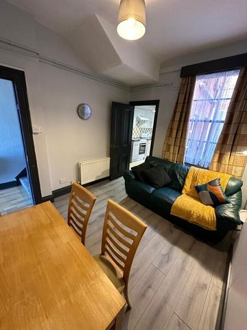 Room 5, 25 Colenso Parade, Belfast, BT9 5AN - Photo 4