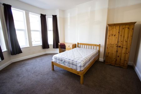 8 Bed Semi-Detached House, Carlton Road, SO15 - Photo 2