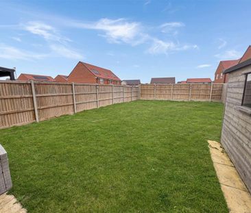 3 bedroom semi-detached house to rent - Photo 5