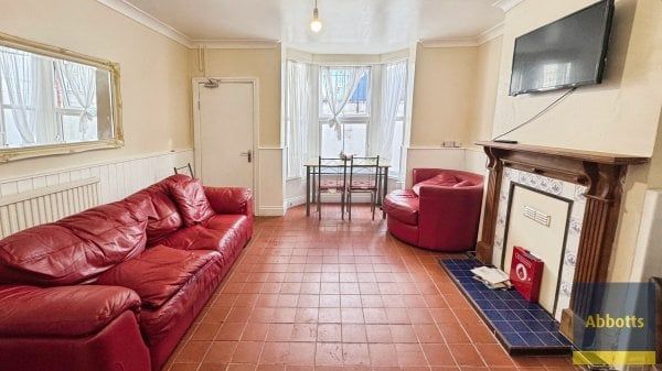 Lacey Street, Ipswich - Photo 1