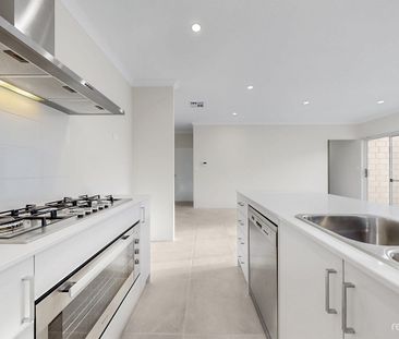 Modern & Low Maintenance – Perfect Nautic Estate Living - Photo 3