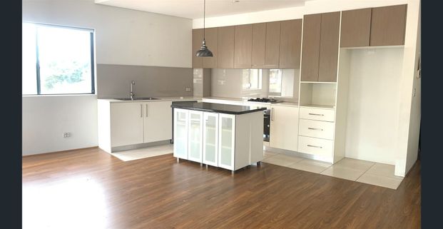 LIVE WITH STYLE - Photo 1