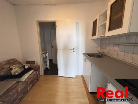Pronájem bytu 1+kk 22 m2 - Photo 2