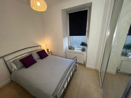 3 bedroom flat to rent - Photo 4