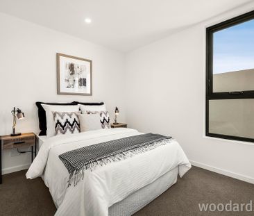 CONTEMPORARY COMFORT IN A COVETED BENTLEIGH POCKET - Photo 3