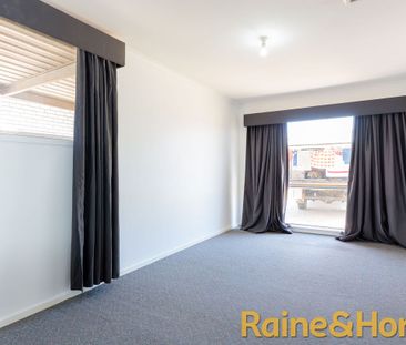 Family Home Close to Parks, Schools & Shops. - Photo 3