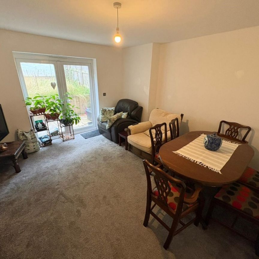 3 bed Town House - To Let - Photo 1