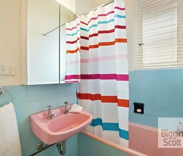 BRIGHT 1 BEDROOM IN GREAT LOCATION - Photo 5