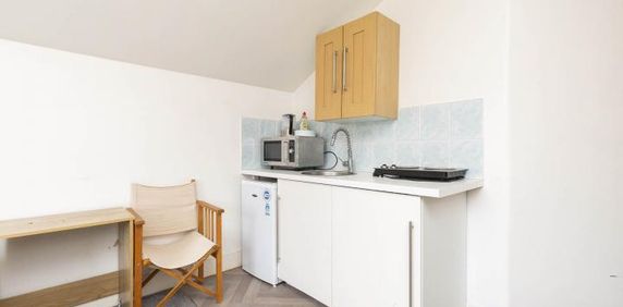 Studio Apartment, 1 bath, 1 reception Flat - Photo 2