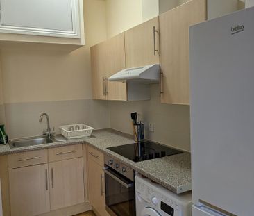 Studio to rent - Photo 3