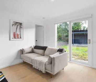 3 LARGE BEDROOMS PLUS PARENTS RETREAT - Photo 2