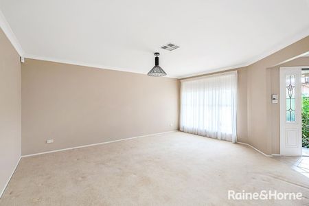 PERFECT SINGLE LEVEL HOME WITH LOTS OF ROOM - Photo 4