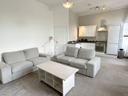 2 Bedroom Flat - Photo 2