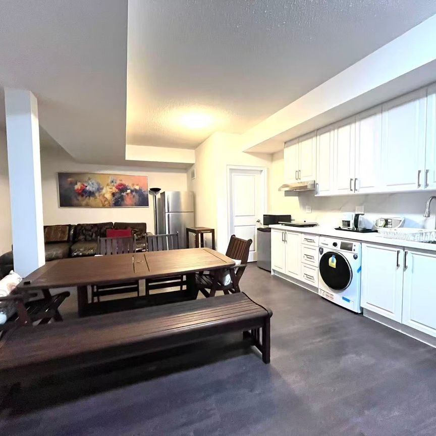 For Lease - 199 CANYON HILL AVE Avenue, Richmond Hill, Ontario - Photo 1