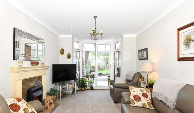 3 bedroom terraced house to rent - Photo 1