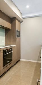 FULLY FURNISHED APARTMENT IN GREAT LOCATION - Photo 4