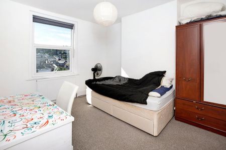 4 bedroom terraced house to rent - Photo 2