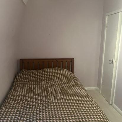 Double Bedroom in Spacious Flat - Photo 1