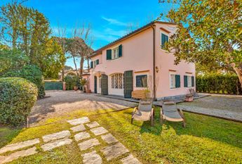 Villa in Affitto a Forte dei Marmi – Zona: Roma Imperiale