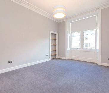 3 bedroom flat to rent - Photo 4
