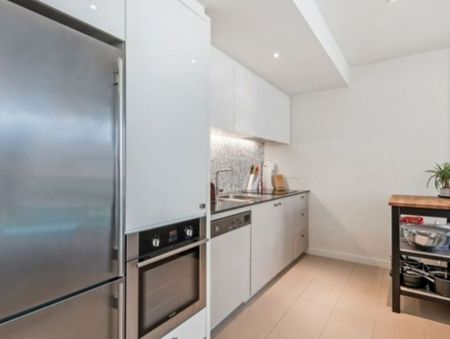 Modern and stylish 1-bedroom apartment - Photo 4