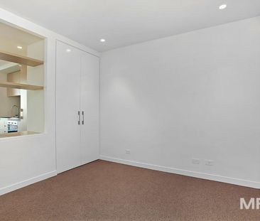 Designer apartment with city views - Photo 1