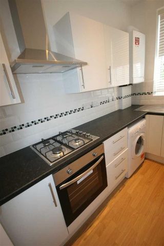 2 bedroom flat to rent - Photo 4