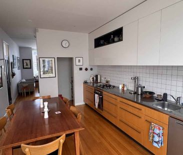 FULLY-FURNISHED EXECUTIVE HOME: short term only. - Photo 2