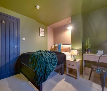 1 bedroom in a house share to rent - Photo 3