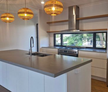 Beautifully Designed Home with Unmatched Views - Maintenance Free L... - Photo 5