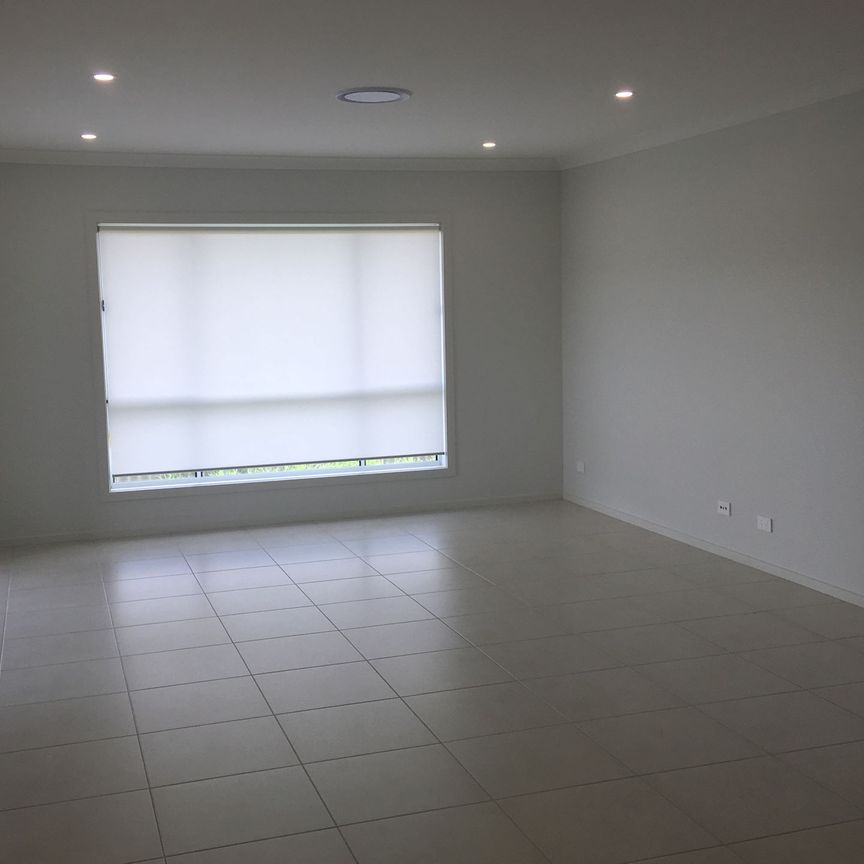 Spacious 4 Bedroom Home &excl;&excl; - Photo 1