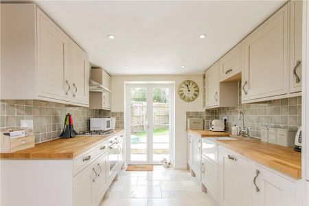 3 bedroom semi-detached house to rent - Photo 5