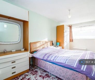 1 bedroom in a house share to rent - Photo 2