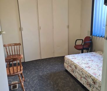 4-bedroom shared house, Cumming st Burwood VIC - Photo 4