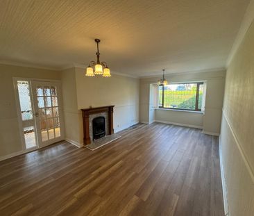 2 bedroom Bungalow To Let - Photo 3